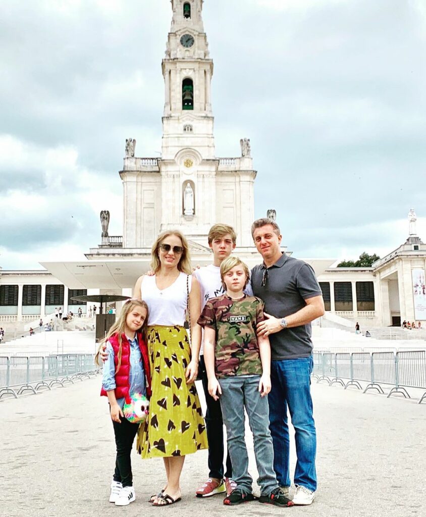 Luciano Huck, Angélica e os filhos do casal (Foto: Reprodução)