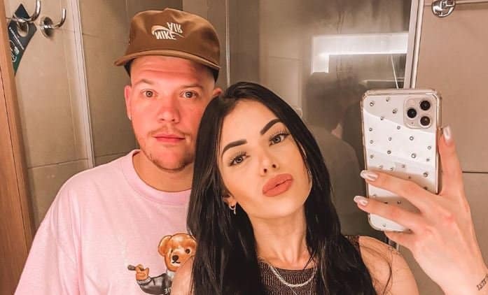 Mulher de Ferrugem expõe que já perdoou e continua perdoando traição (Foto: Reprodução)
