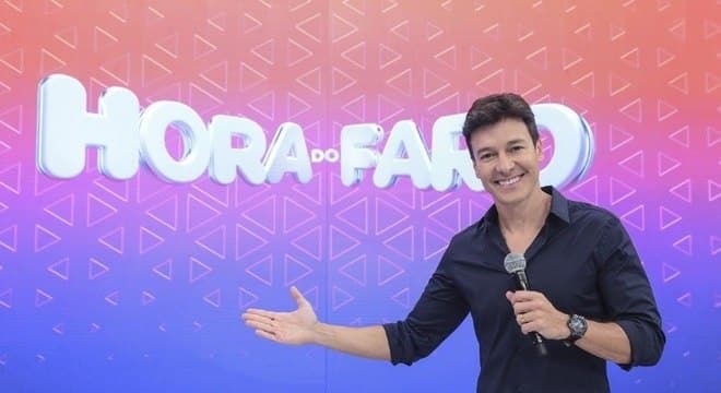 Rodrigo Faro apresenta o Hora do Faro, na RecordTV (Reprodução)
