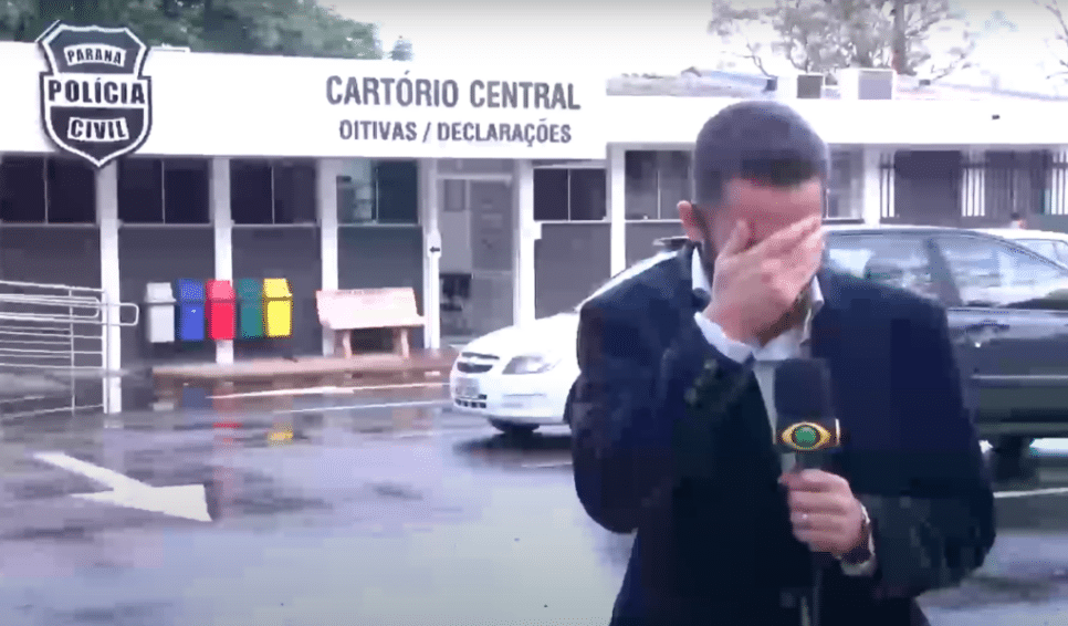Repórter da Band tem crise de riso (Reprodução)