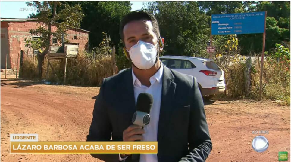 Jornalista da Record, sem banheiro nem internet, enfrenta dilema em caçada a Lázaro (Reprodução/RecordTV)