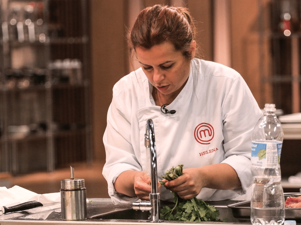 Helena Manosso, finalista do primeiro Masterchef Brasil, morre aos 51 anos (Reprodução/Band)