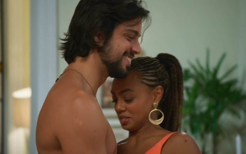 Alejandro (Rodrigo Simas) e Bel (Dandara Mariana), em Salve-se Quem Puder (Reprodução/TV Globo)