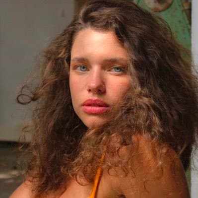 A famosa atriz da Globo, Bruna Linzmeyer agitou as redes sociais ao aparecer ao lado da amada (Foto: Reprodução)