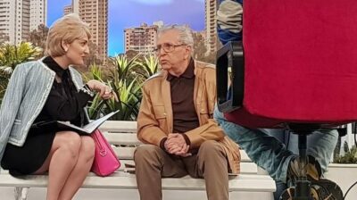 Carlos Alberto de Nóbrega comanda A Praça É Nossa, no SBT (Reprodução)