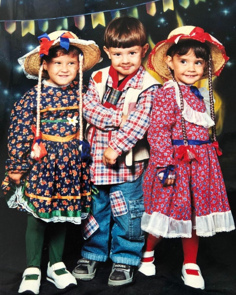 Os filhos trigêmeos de Fátima Bernardes e William Bonner, Laura, Vinícius e Beatriz (Reprodução/Instagram)