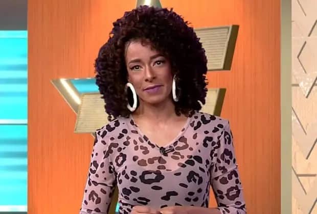 Apresentadora do TV Fama 'janta' Adriana Sant'Anna e dá aula sobre racismo estrutural