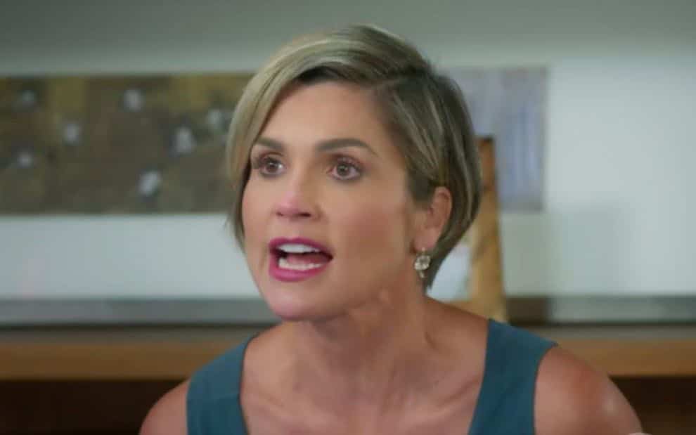 Helena (Flávia Alessandra) dará um tapa no rosto do marido após ser ofendida na novela das sete