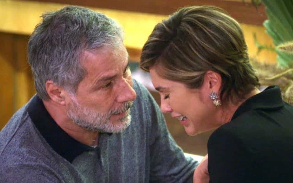 Hugo (Leopoldo Pacheco) faz Helena (Flávia Alessandra) ser presa com droga