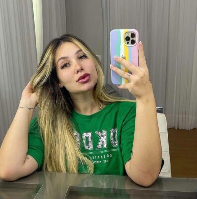 Zé Felipe e Virgínia são surpreendidos por aglomeração de fãs na porta de restaurante em Gramado Foto: Reprodução
