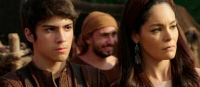 Ismael (Henrique Camargo) e Agar (Hylka Maria) em 'Gênesis' (Reprodução/Record TV)