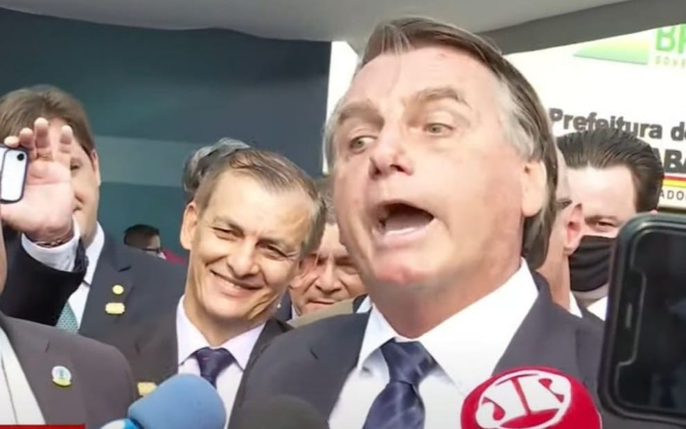 Para fugir de pergunta, Bolsonaro dá show de ignorância e ataca repórter da CNN (Reprodução)