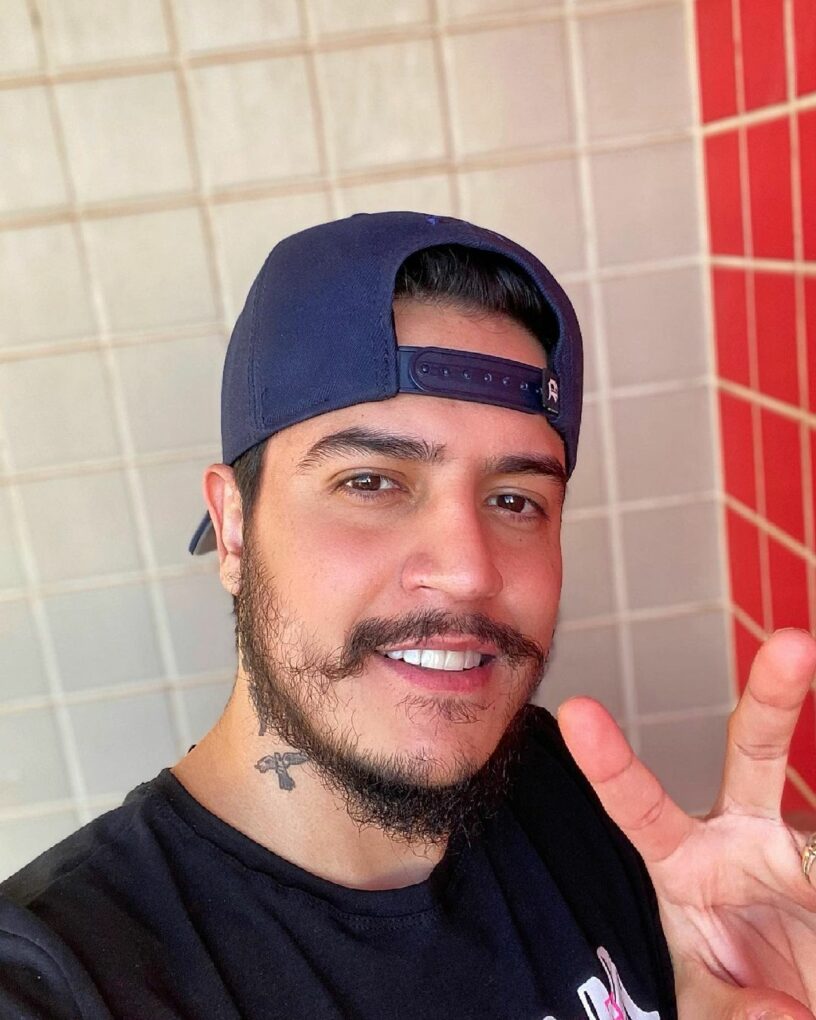 Sertanejo desabafa após receber notificação judicial com nome de Zezé Di Camargo (Reprodução/Instagram)