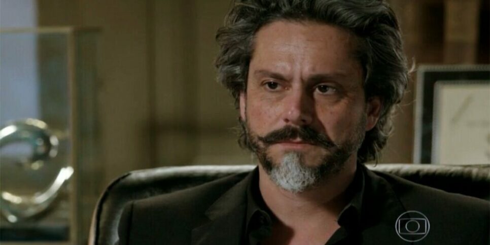 Império: José Pedro leva pé na bunda e é demitido por José Alfredo: “Ladrão barato” (Reprodução/Globo)