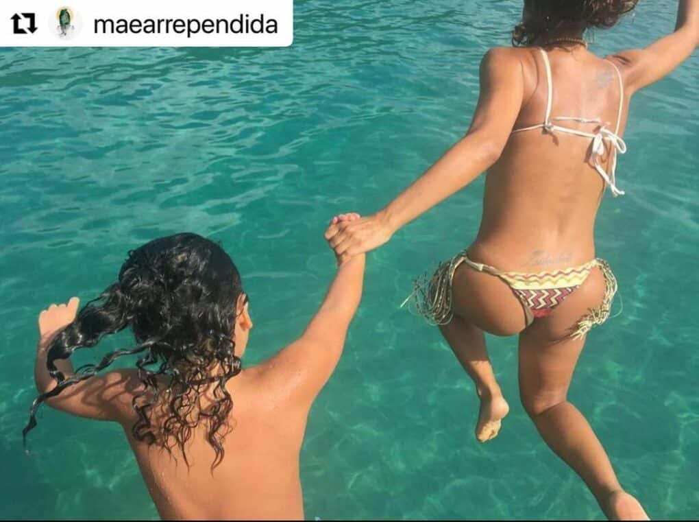 Karla Tenório com a filha, Flor (Reprodução/Instagram)