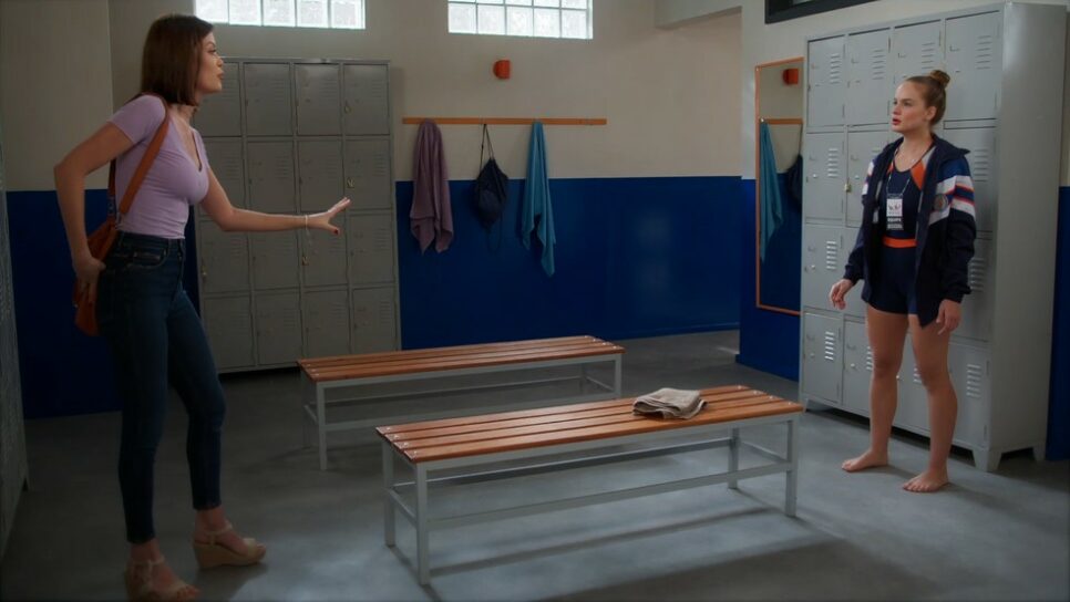 Bia desmaia ao reencontrar Kyra, em Salve-se Quem Puder (Reprodução/TV Globo)
