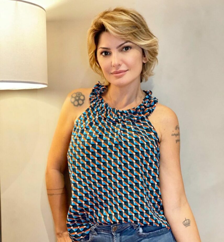 Antonia Fontenele pede emprego para Record após negar convite para A Fazenda 13 (Reprodução/Instagram)