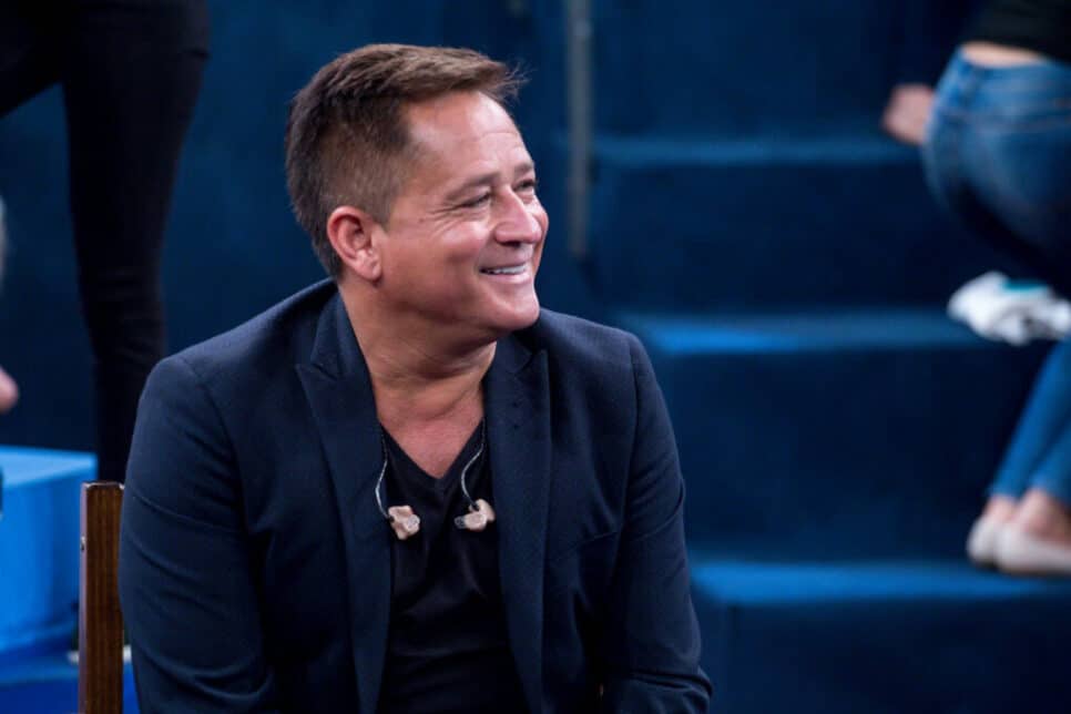 Leonardo revela que se arrependeu de ter contratado a famosa cantora sertaneja, Paula Fernandes (Foto: Reprodução)