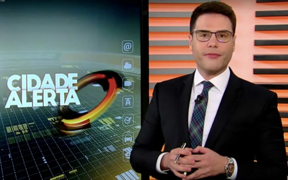 Luiz Bacci descobre morte de pessoa querida ao vivo na Record (Foto: Reprodução)