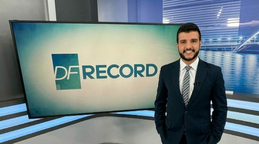 Matheus Ribeiro apresenta o DF Record, na RecordTV (Reprodução/Instagram)