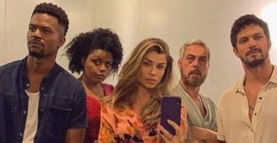 Anderson Müller ao lado de Grazi Massafera e colegas nos bastidores de Bom Sucesso, da TV Globo (Reprodução/Instagram)