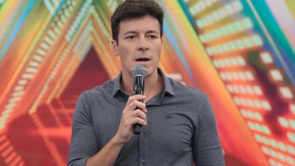 Rodrigo Faro cai ainda mais e vira freguês de Eliana (Reprodução/RecordTV)