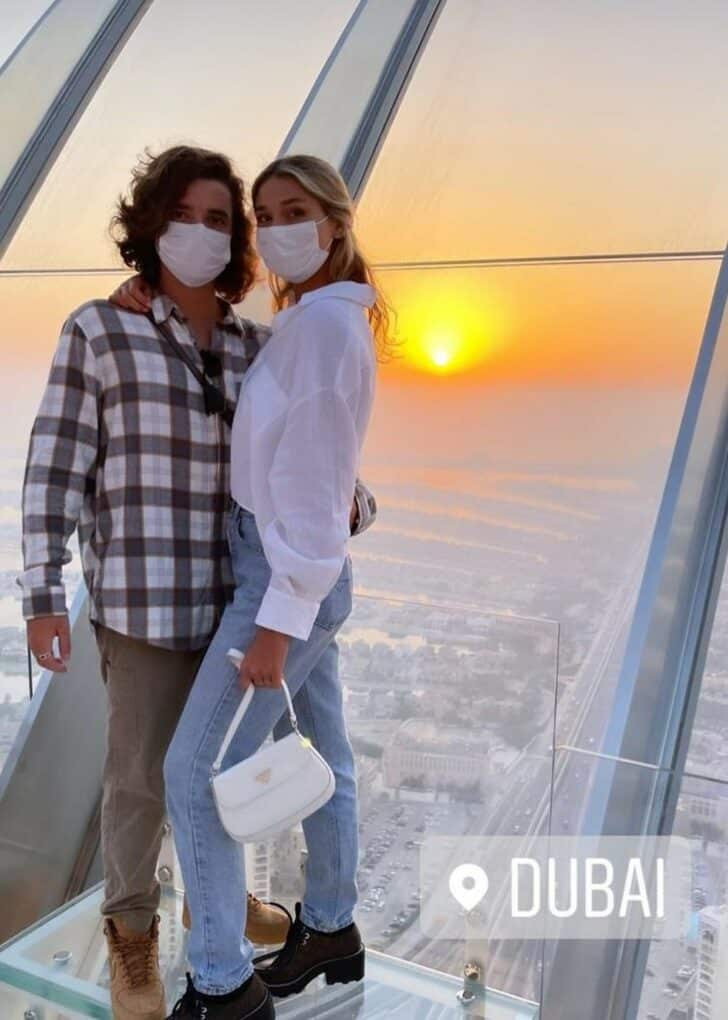 Sasha e marido em Dubai (Foto: Reprodução/Instagram)