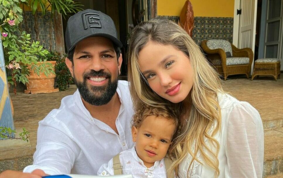 Sorocaba e Biah com o filho, Theo (Reprodução/Instagram)