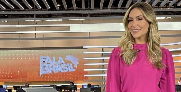 Thalita Oliveira apresentava o Fala Brasil, na RecordTV (Reprodução)