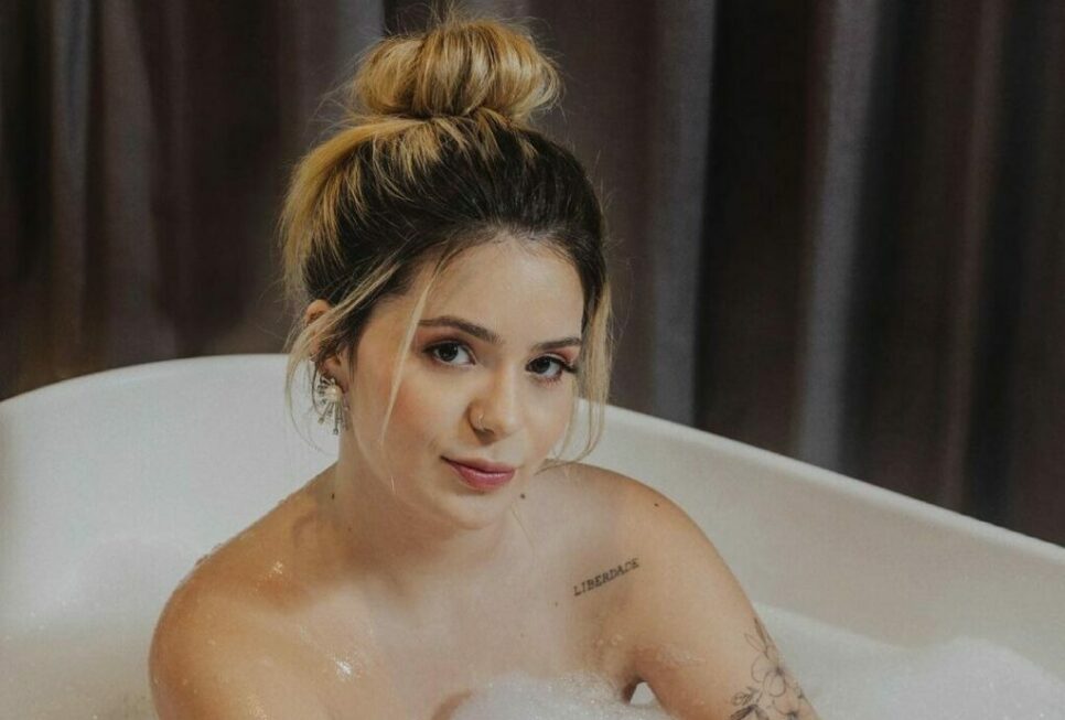 Viih Tube, após quase arrancar o mamilo, tem acidente no banho (Reprodução/Instagram)