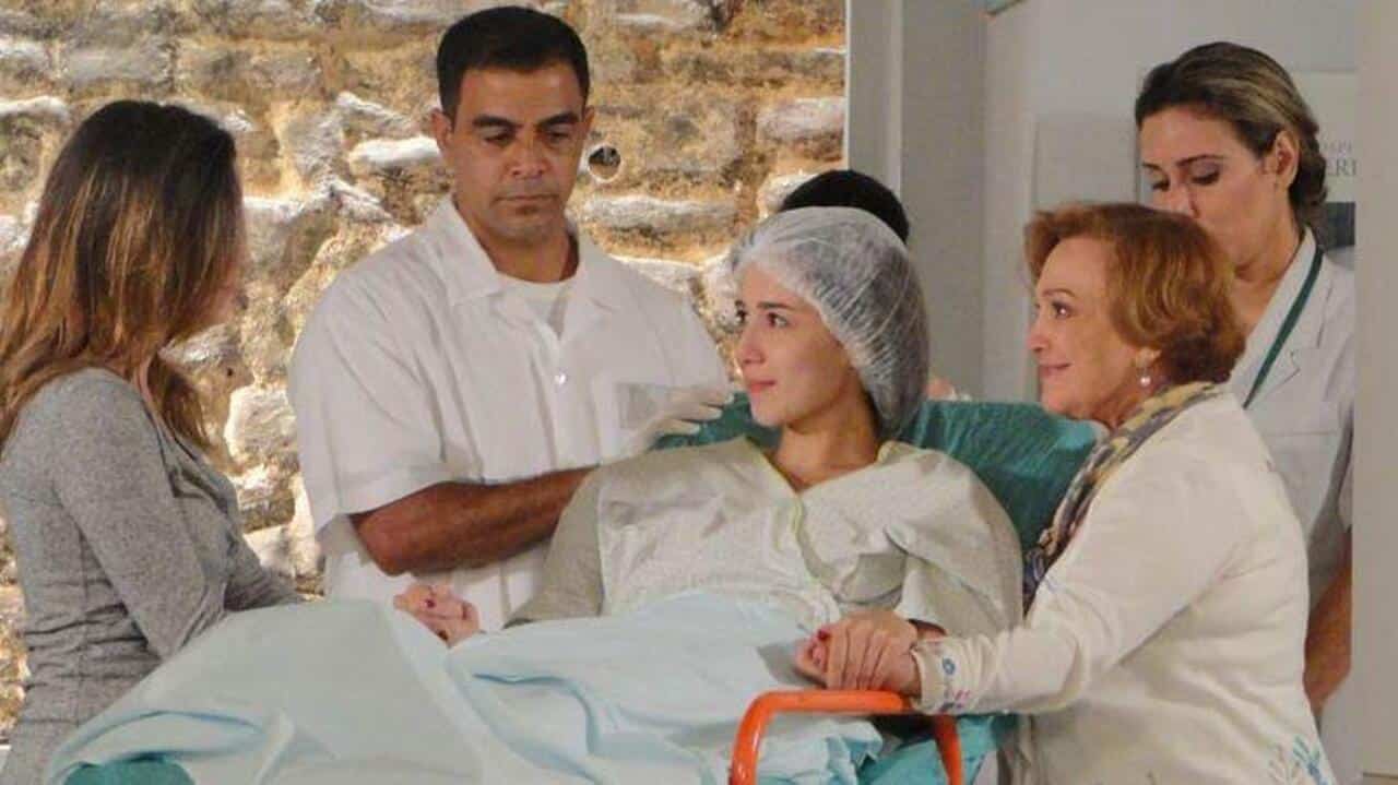 Ana e Manuela fazem as pazes na trama das seis da Globo (Foto: Reprodução)