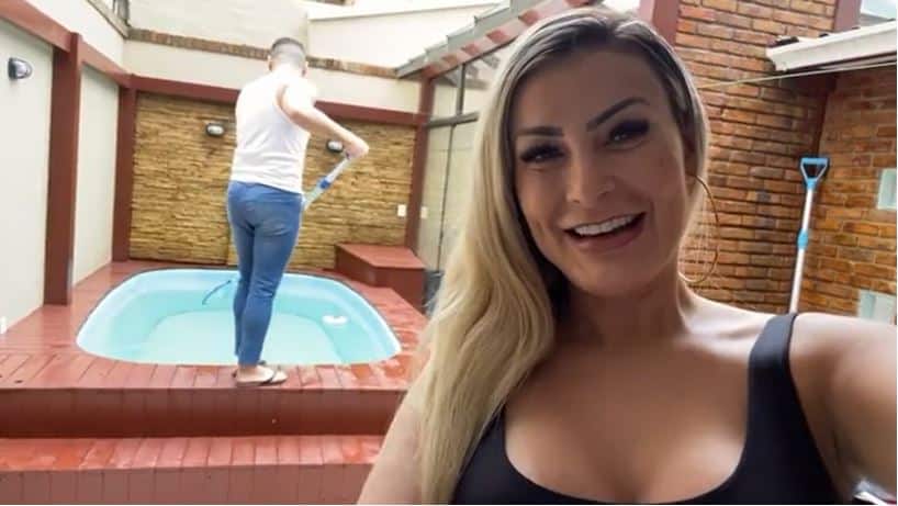 Andressa Urach e o marido, ao fundo (Foto: Reprodução)