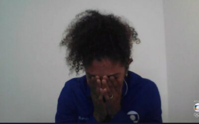 Cristiane Rozeira não conteve a emoção (Reprodução/Globo)