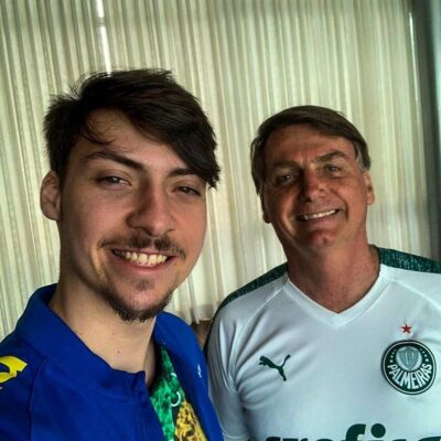 Filho de Bolsonaro, Jair Renan Bolsonaro fala sobre participar do BBB 22 e ataca a Globo (Foto: Reprodução)