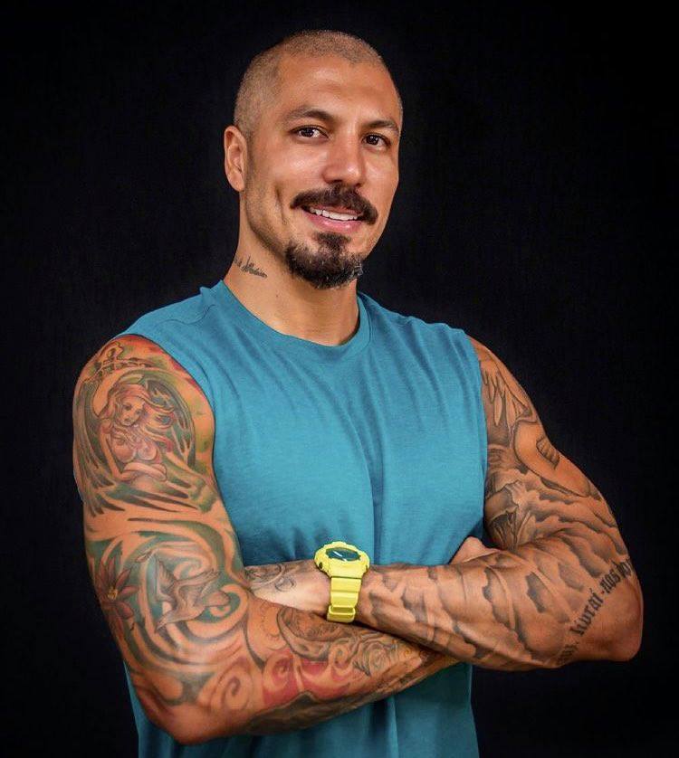 Ex-BBB Fernando Medeiros se desespera e implora por ajuda para cuidar do filho