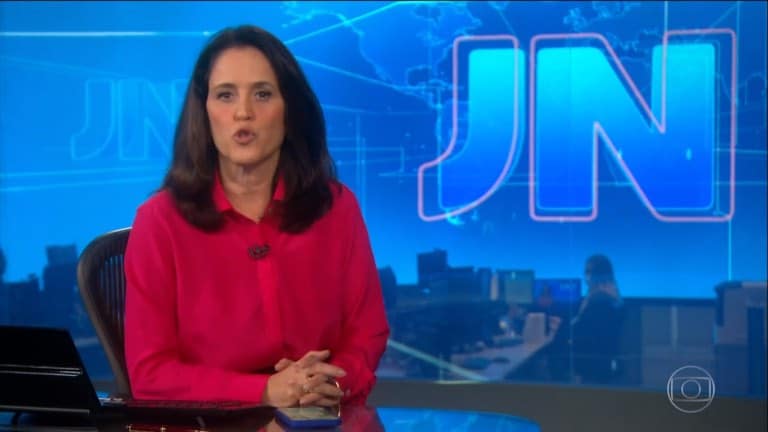 Plantão Globo interrompe programação e âncora fala do estado de saúde de Bolsonaro: 'Sedado e transferido'