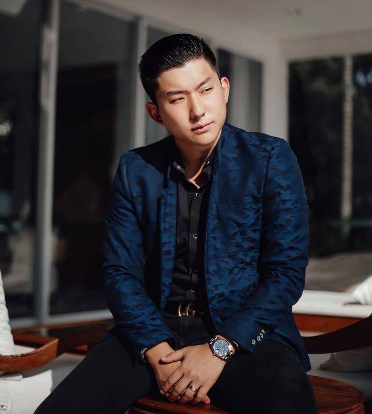 Pyong Lee é acusado de ser favorecido pela Record no novo reality da emissora, Ilha Record