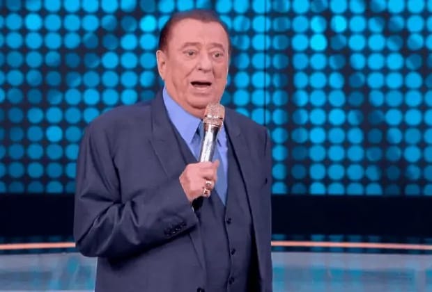 Raul Gil retorna às gravações no SBT após ser vacinado e derruba audiência da emissora de Silvio Santos (Foto: Reprodução) 