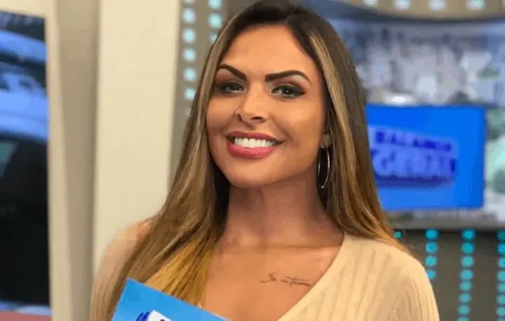 Apresentadora que acusa ex de agressão se surpreende com decisão de juíza e se emociona
