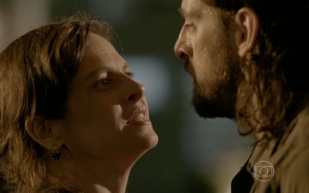 Cora oferecerá sua virgindade à Jairo (Reprodução/Globo)