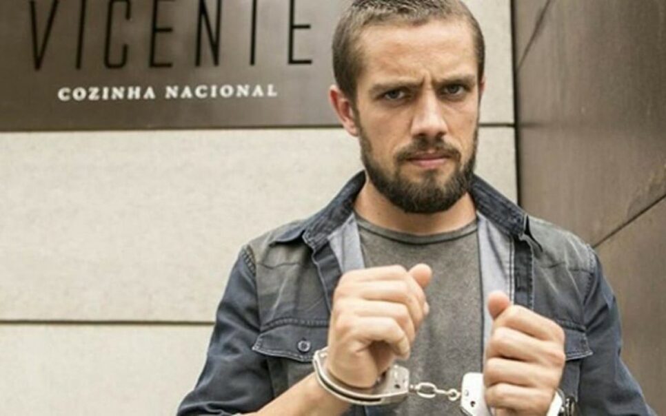Vicente será preso após armação de Enrico, em Império (Reprodução/Globo)