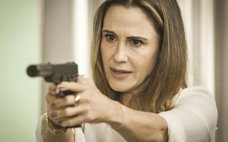 Em Salve-se Quem Puder, Dominique apontará arma para Alexia (Reprodução/Globo)