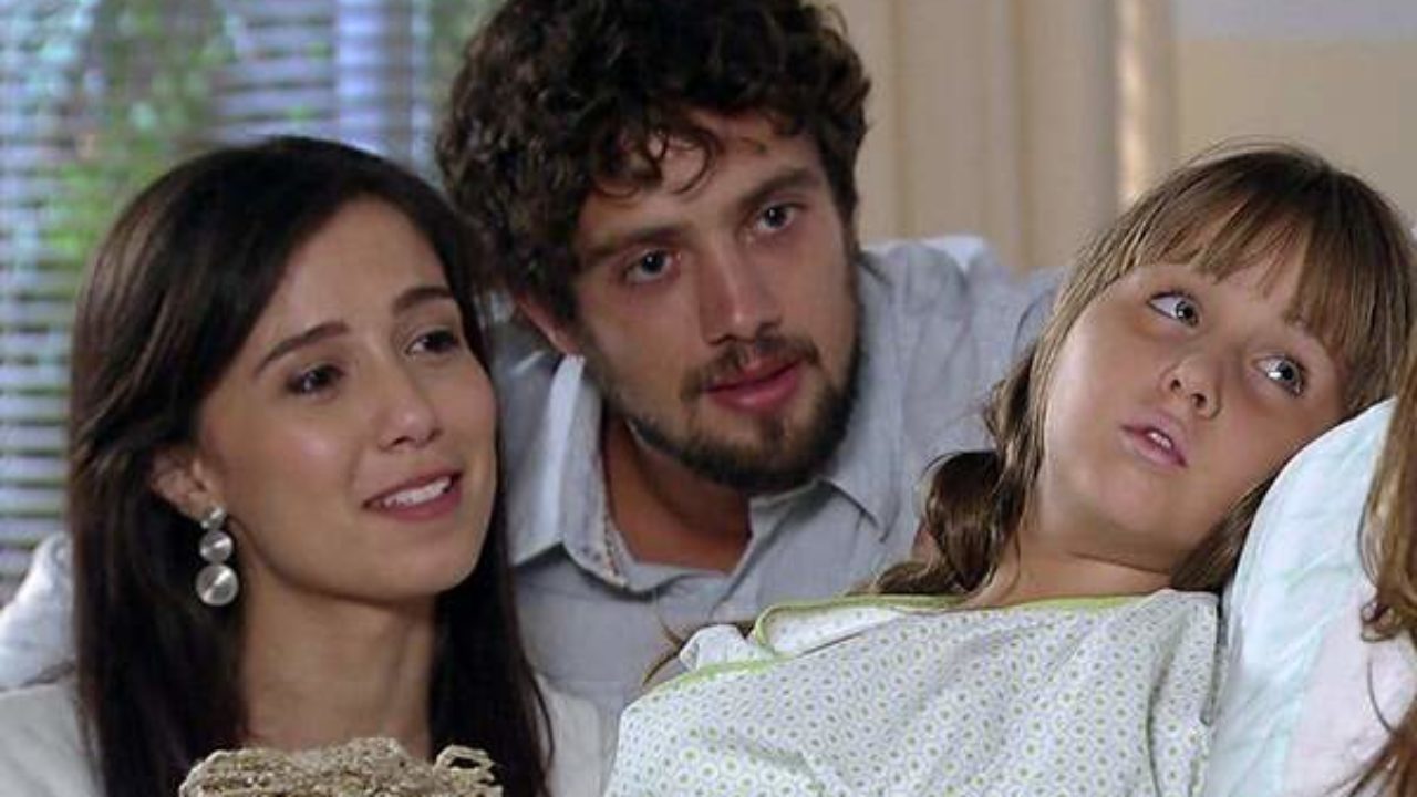 Manuela salvará a vida de Júlia na trama das seis da Globo (Foto: Reprodução)