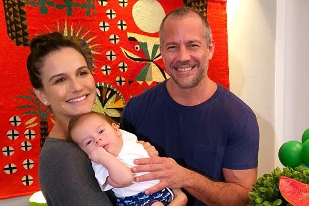 Esposa do ex-ator da Globo, Malvino Salvador, Kyra Gracie  celebra os 6 meses de vida de seu filho caçula (Foto: Reprodução)