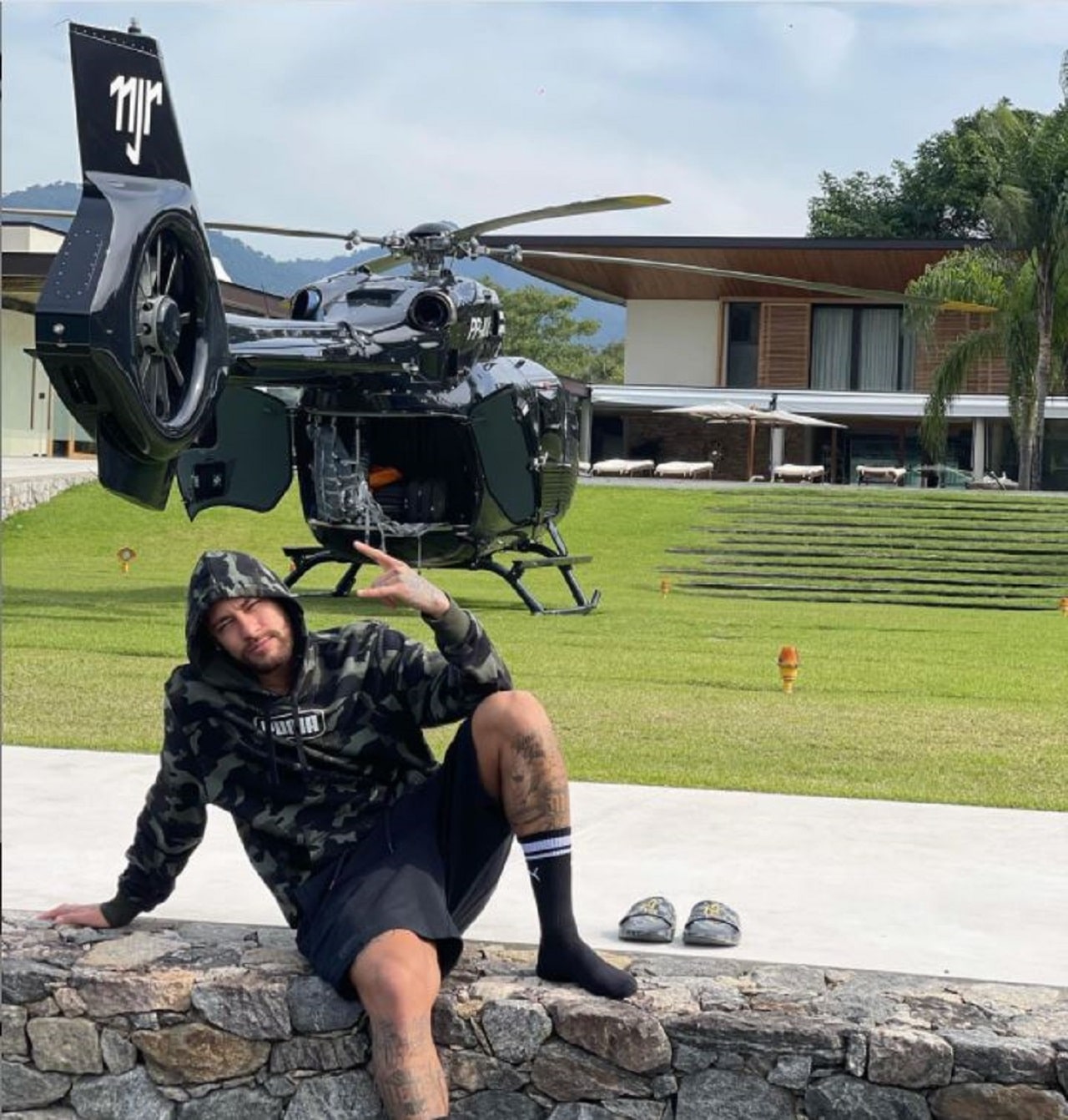 Ney e seu helicóptero de luxo (Foto: Reprodução)