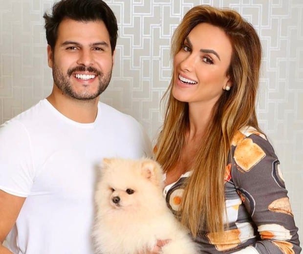 A famosa ex-Fazenda da Record, Nicole Bahls confirma fim de casamento com Marcelo Bimbi (Foto: Reprodução)