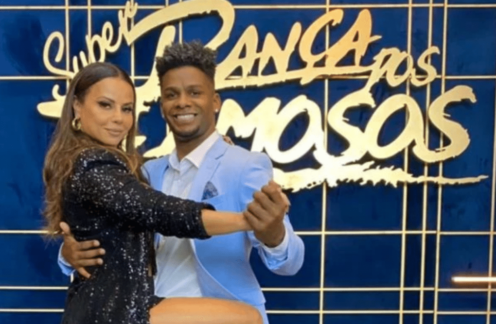 Viviane Araújo e Adeilton Ribeiro na Super Dança dos Famosos (Reprodução/TV Globo)