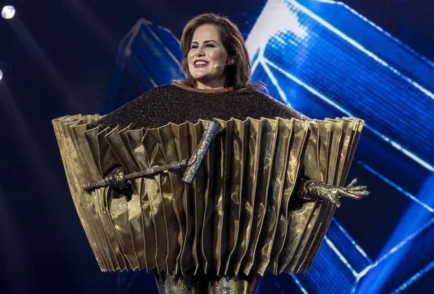 The Masked Singer: Renata Ceribelli mente para família e irrita produção 