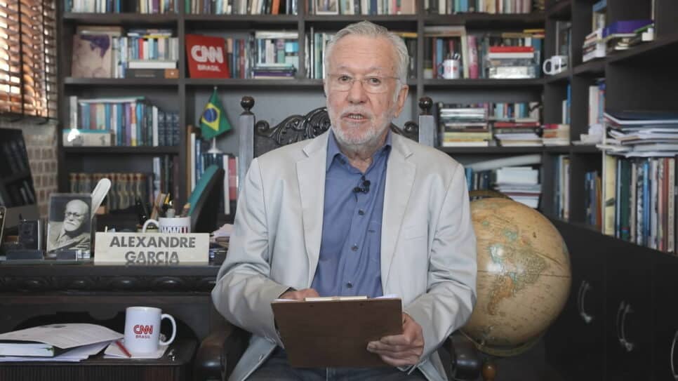 Alexandre Garcia é desmentido ao vivo na CNN Brasil após fala sobre vacina (Reprodução)