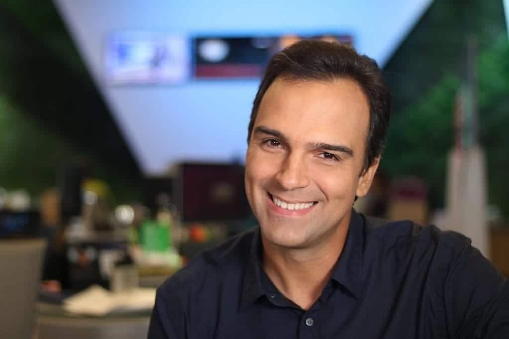 Tadeu Schmidt é cotado para assumir o Big Brother Brasil 22 depois da saída de Tiago Leifert da Globo (Foto: Reprodução)
